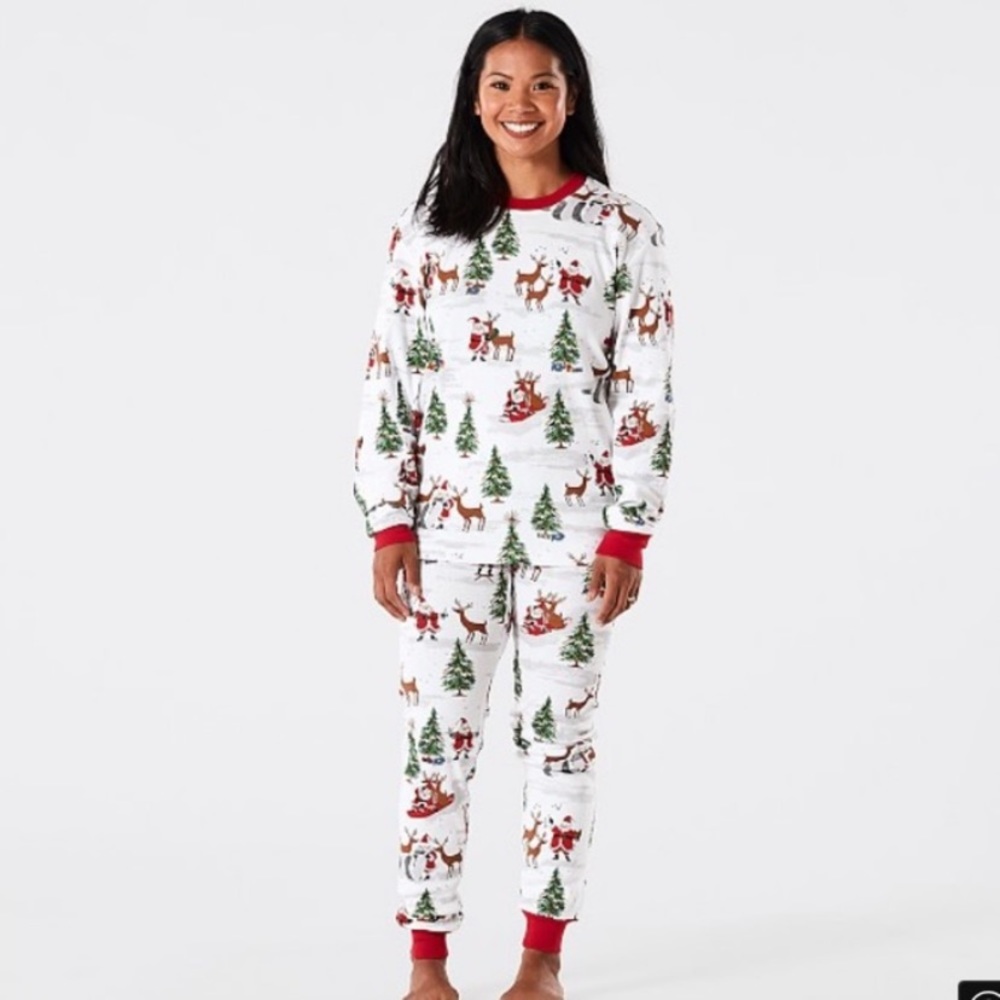 Pottery Barn Santa Christmas Pajamas in Small